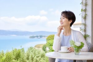 50代にぴったりのご褒美旅、森に囲まれた客室の魅力とは？
